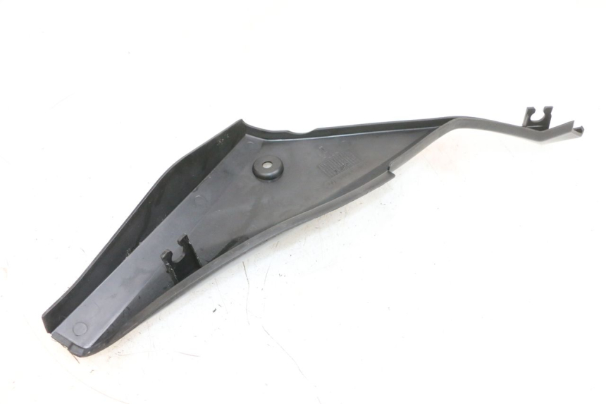 photo de CARENA SOTTO SELLA DESTRA YAMAHA TZR 50 (2008 - 2016) - Dettaglio del componente