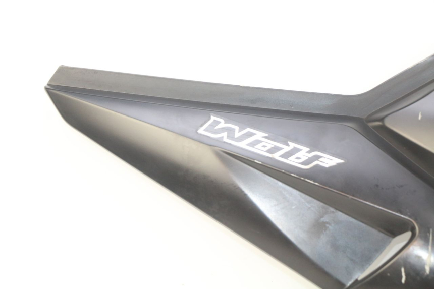 photo de COPERCHIO SOTTO SELLA DESTRO SYM WOLF SB 125 (2011 - 2018) - Altra vista dell'articolo