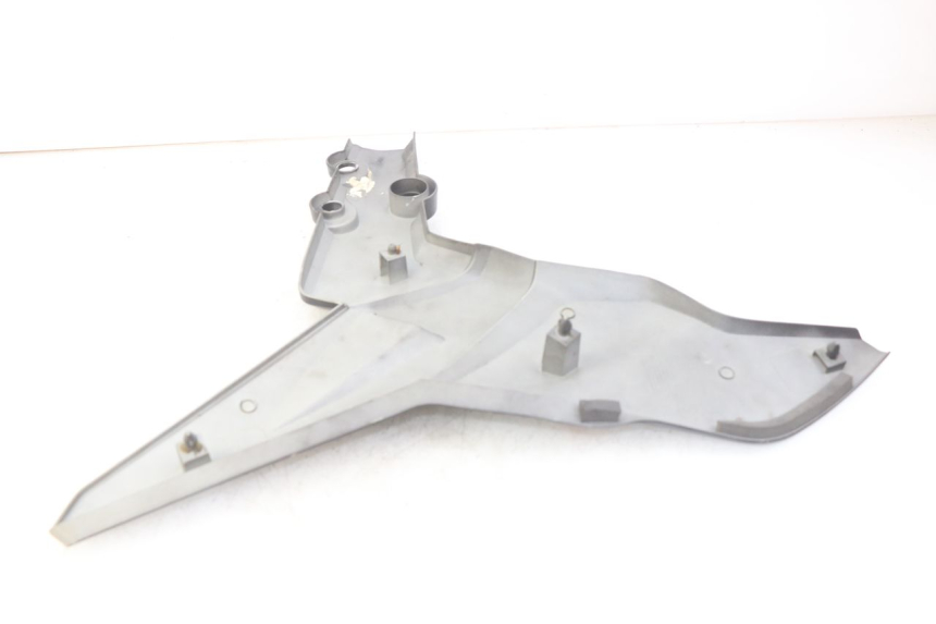 photo de COPERCHIO SOTTO SELLA DESTRO SYM WOLF SB 125 (2011 - 2018) - Zoom sullo stato d'uso