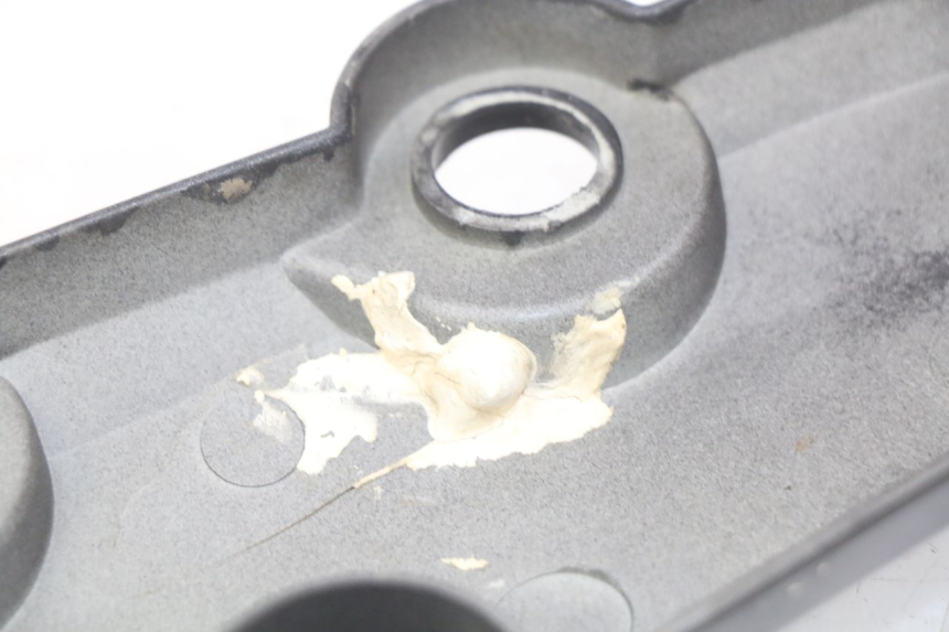 photo de COPERCHIO SOTTO SELLA DESTRO SYM WOLF SB 125 (2011 - 2018) - Altra angolazione