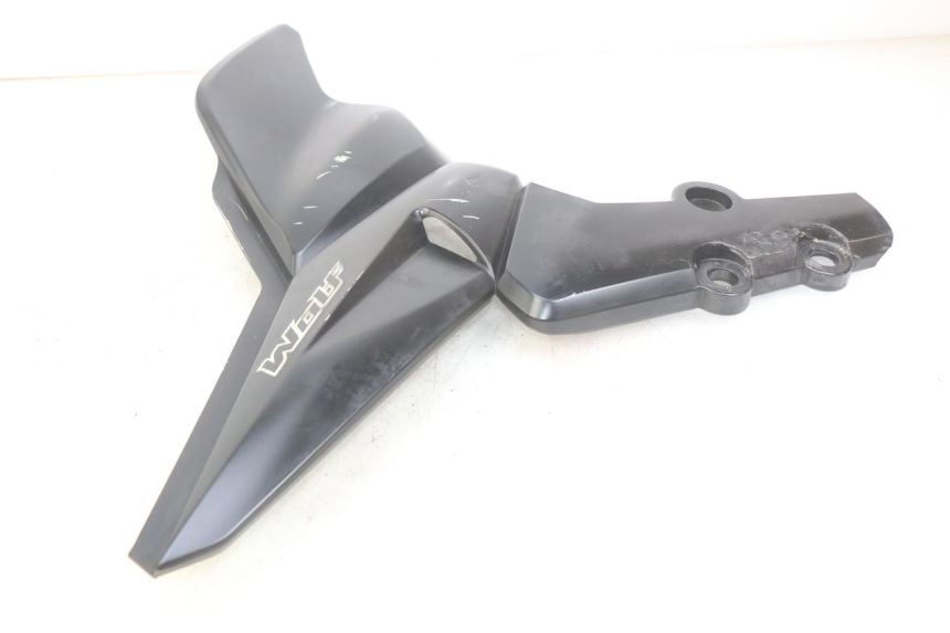 photo de COPERCHIO SOTTO SELLA DESTRO SYM WOLF SB 125 (2011 - 2018) - Dettagli dei punti di fissaggio