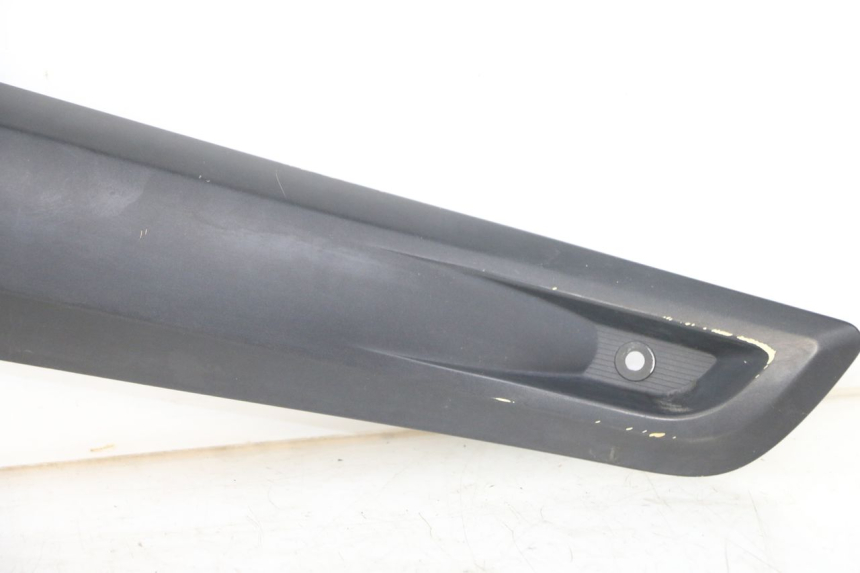photo de CARENA SOTTO SELLA DESTRA YAMAHA X-MAX XMAX ABS 250 (2010 - 2012) - Caratteristiche distintive