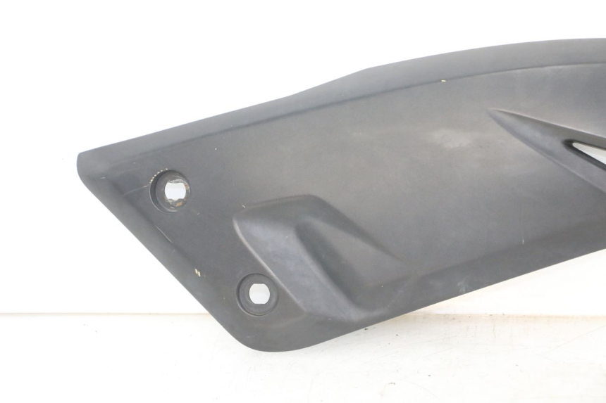 photo de CARENA SOTTO SELLA DESTRA YAMAHA X-MAX XMAX ABS 250 (2010 - 2012) - Marcature e riferimenti originali