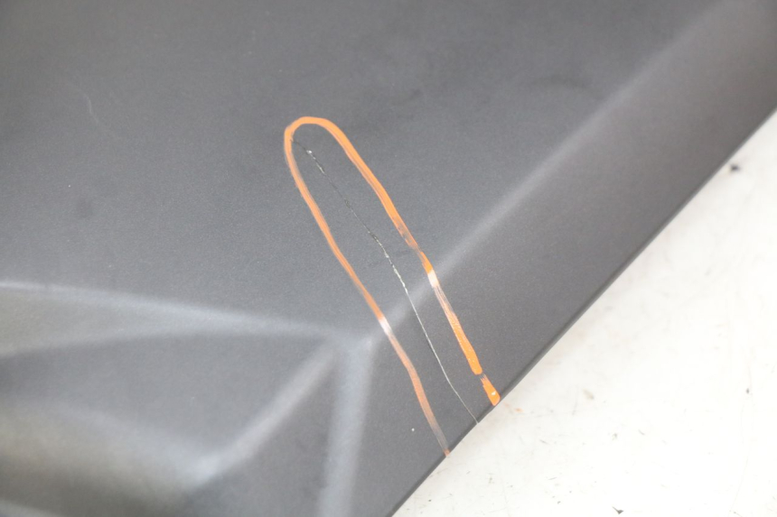 photo de COPERCHIO SOTTO SELLA DESTRO YAMAHA X-MAX XMAX 125 (2010 - 2013) - Altra vista dell'articolo