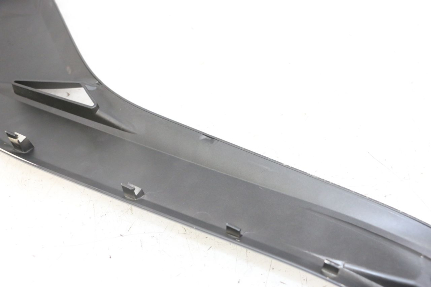 photo de COPERCHIO SOTTO SELLA DESTRO YAMAHA X-MAX XMAX 125 (2010 - 2013) - Altra vista dell'articolo