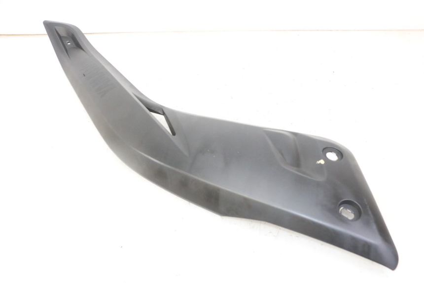 photo de COPERCHIO SOTTO SELLA DESTRO YAMAHA X-MAX XMAX 125 (2010 - 2013) - Zoom sullo stato d'uso