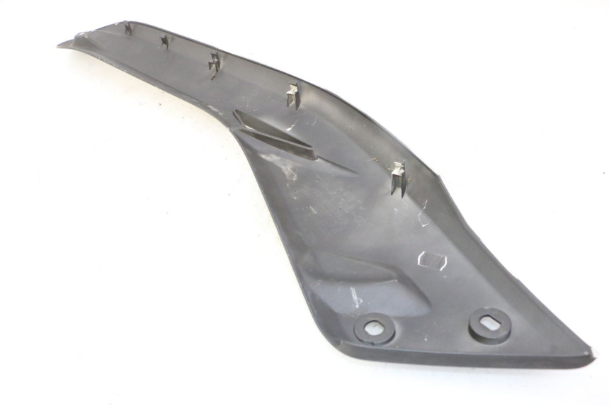 photo de COPERCHIO SOTTO SELLA DESTRO YAMAHA X-MAX XMAX 125 (2010 - 2013) - Dettaglio del componente