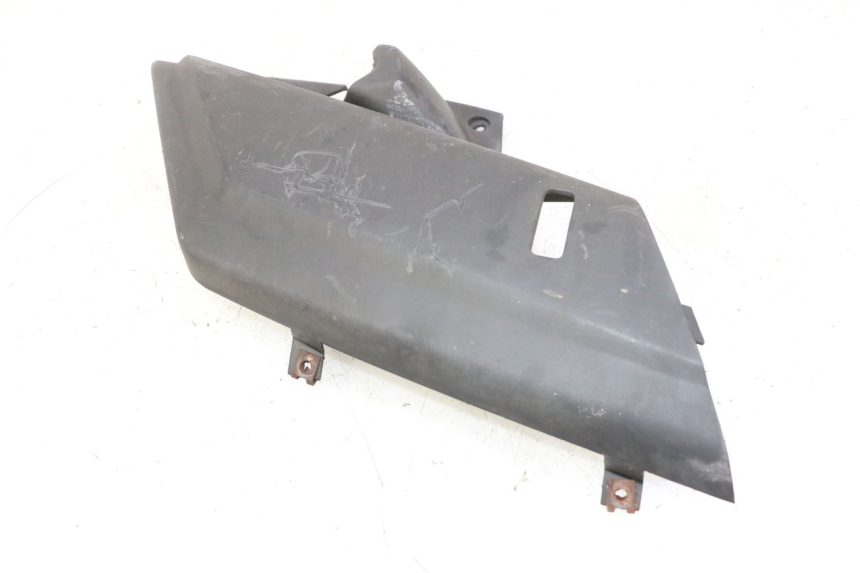 photo de COPERCHIO SOTTO SELLA DESTRO YAMAHA X-MAX XMAX 250 (2006 - 2009) - Primo piano tecnico