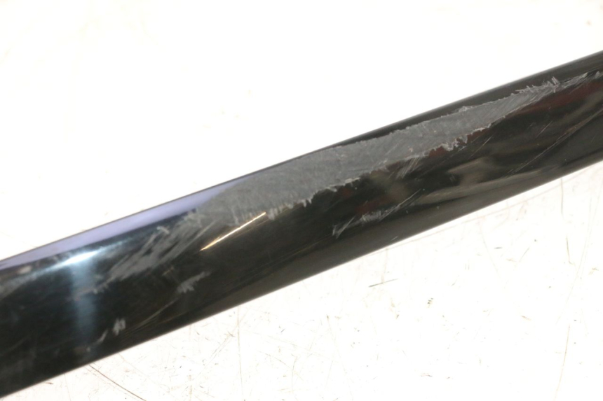photo de CARENA SOTTO SELLA DESTRA PIAGGIO X8 STREET 125 (2006 - 2007) - Zoom sullo stato d'uso