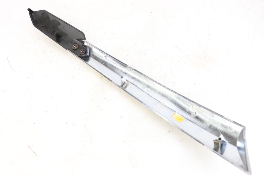 photo de COPERCHIO SOTTO SELLA DESTRO PIAGGIO XEVO - X EVO 125 (2007 - 2017) - Zoom sullo stato d'uso