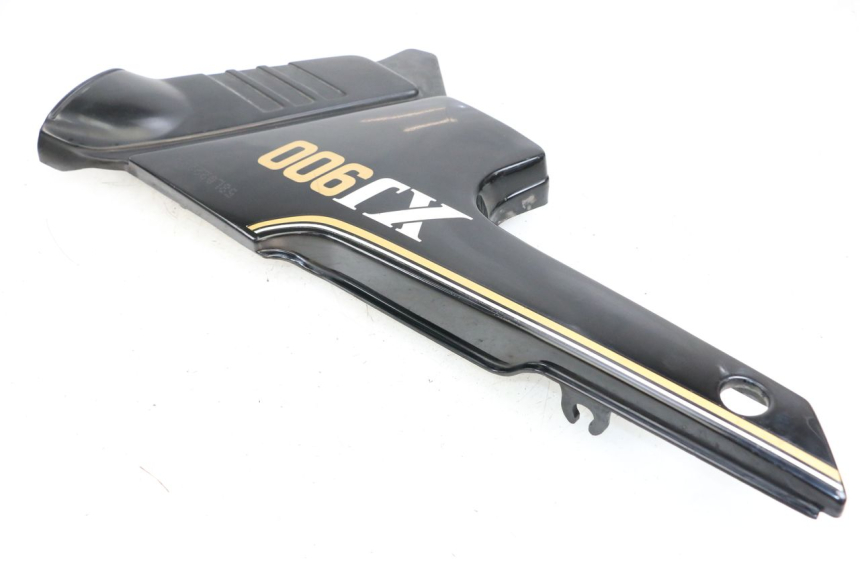 photo de COPERCHIO SOTTO SELLA DESTRO YAMAHA XJ F 900 (1983 - 1994) - Vista d'insieme del prodotto