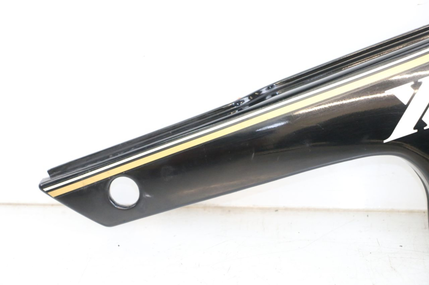 photo de COPERCHIO SOTTO SELLA DESTRO YAMAHA XJ F 900 (1983 - 1994) - Dettagli dei punti di fissaggio