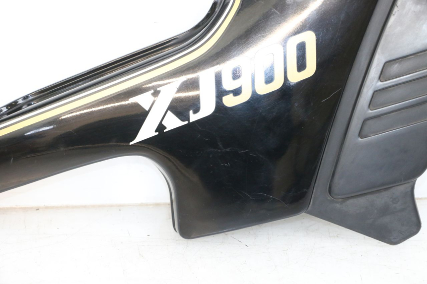 photo de COPERCHIO SOTTO SELLA DESTRO YAMAHA XJ F 900 (1983 - 1994) - Stato della superficie e materiale