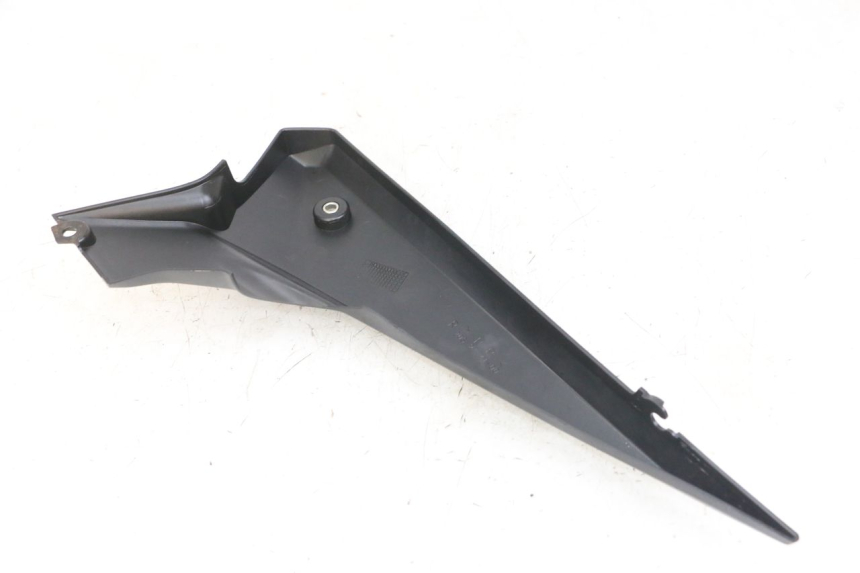 photo de COPERCHIO SOTTO SELLA DESTRO YAMAHA XJ6 ABS 600 (2008 - 2016) - Altra angolazione