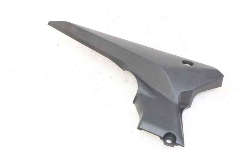 photo de COPERCHIO SOTTO SELLA DESTRO YAMAHA XJ6 ABS 600 (2008 - 2016) - Primo piano tecnico