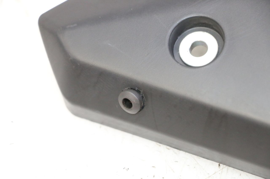 photo de COPERCHIO SOTTO SELLA DESTRO YAMAHA XJ6 ABS 600 (2008 - 2016) - Zoom sullo stato d'uso