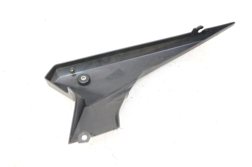 photo de COPERCHIO SOTTO SELLA DESTRO YAMAHA XJ6 ABS 600 (2008 - 2016) - Primo piano tecnico