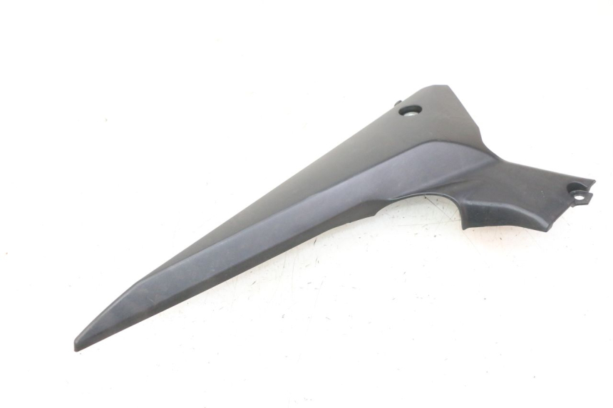 photo de COPERCHIO SOTTO SELLA DESTRO YAMAHA XJ6 ABS 600 (2008 - 2016) - Stato della superficie e materiale