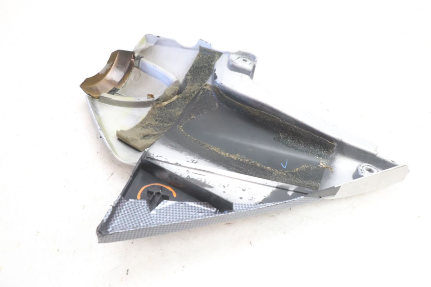photo de CARENA SOTTO SELLA DESTRA YAMAHA XJR 1300 (1998 - 2002) - Dettagli dei punti di fissaggio