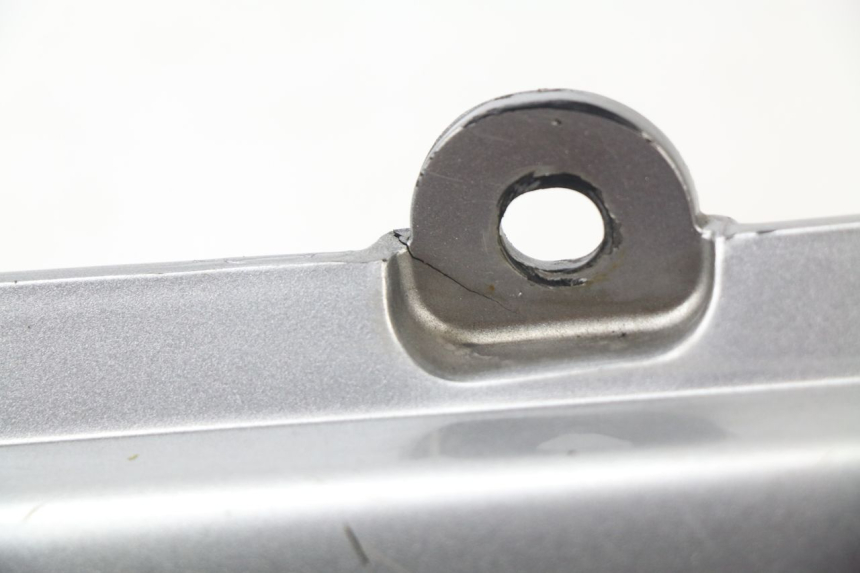 photo de CARENA SOTTO SELLA DESTRA HONDA XLV TRANSALP 650 (2005 - 2007) - Primo piano tecnico