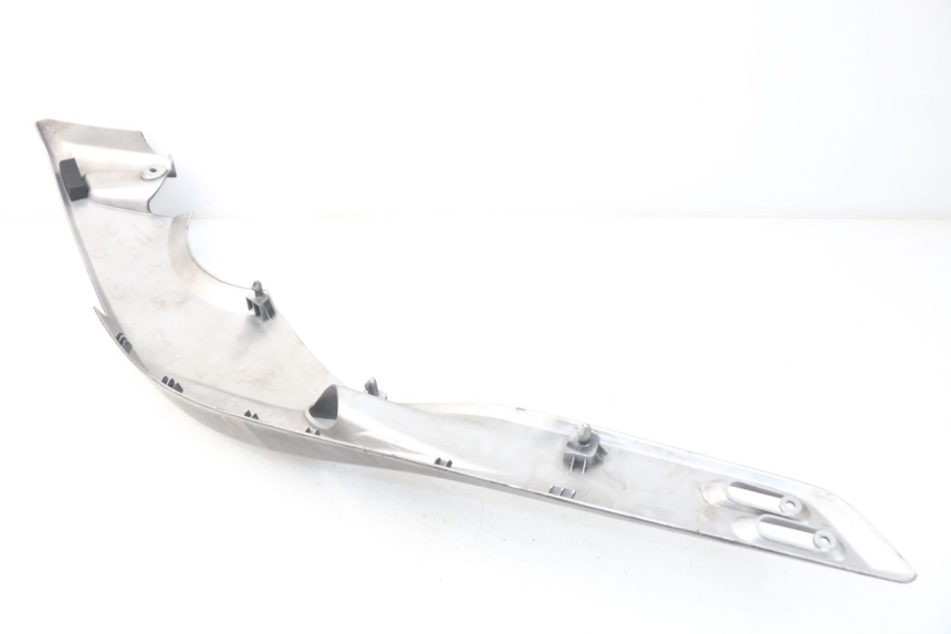 photo de COPERCHIO SOTTO SELLA DESTRO YAMAHA XP T-MAX TMAX ABS 500 (2004 - 2007) - Dettaglio del componente