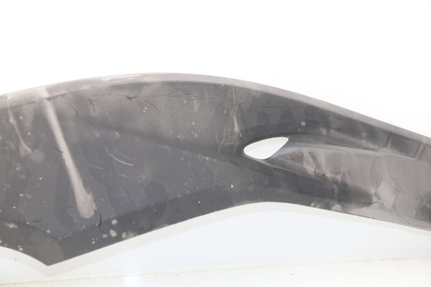 photo de COPERCHIO SOTTO SELLA DESTRO YAMAHA XP T-MAX TMAX ABS 500 (2004 - 2007) - Vista d'insieme del prodotto