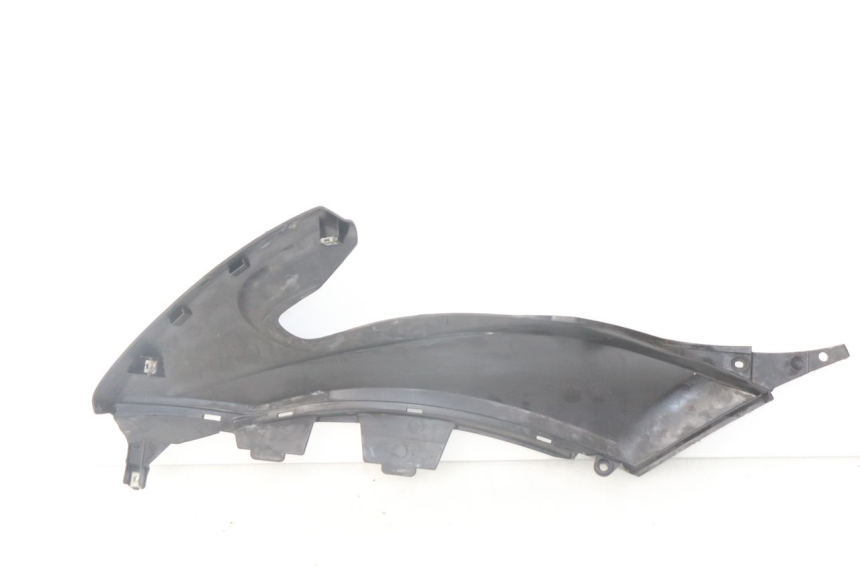 photo de COPERCHIO SOTTO SELLA DESTRO YAMAHA XP T-MAX TMAX ABS 530 (2012 - 2015) - Primo piano tecnico