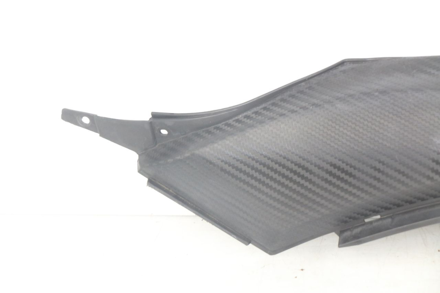 photo de COPERCHIO SOTTO SELLA DESTRO YAMAHA XP T-MAX TMAX ABS 530 (2012 - 2015) - Dettagli dei punti di fissaggio