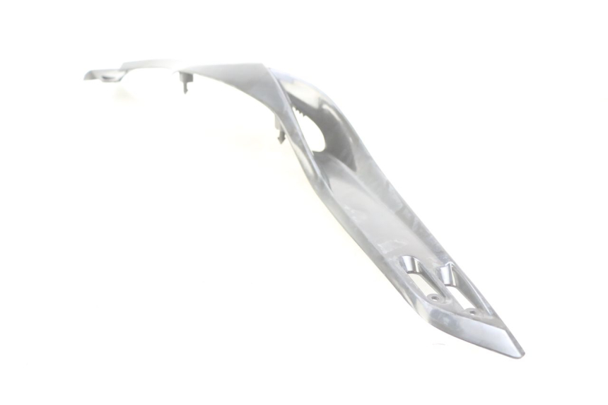 photo de COPERCHIO SOTTO SELLA DESTRO YAMAHA XP T-MAX TMAX ABS 500 (2004 - 2007) - Altra angolazione