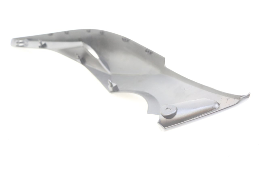 photo de COPERCHIO SOTTO SELLA DESTRO YAMAHA XP T-MAX TMAX ABS 500 (2004 - 2007) - Primo piano tecnico