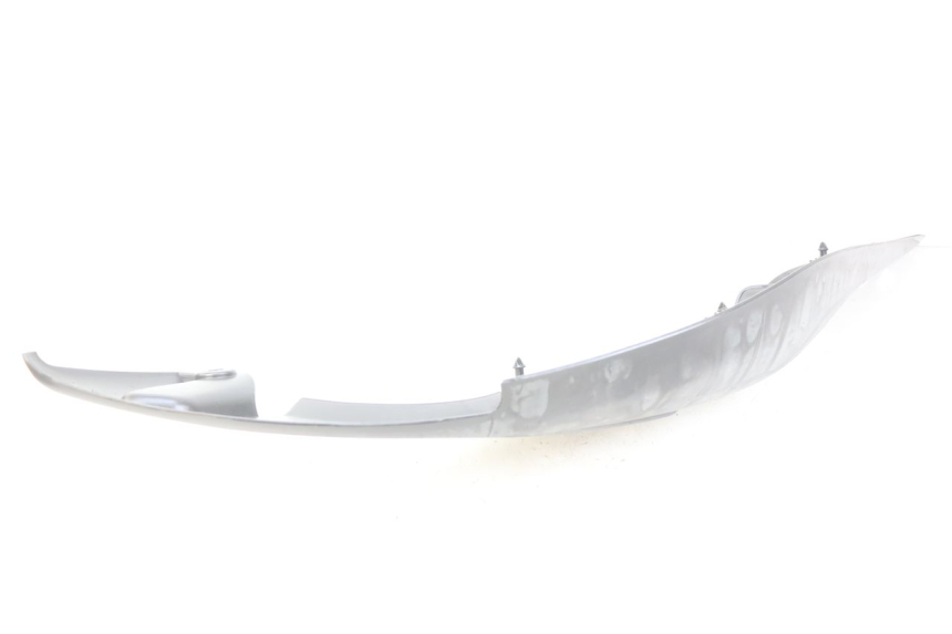 photo de COPERCHIO SOTTO SELLA DESTRO YAMAHA XP T-MAX TMAX ABS 500 (2004 - 2007) - Dettagli dei punti di fissaggio