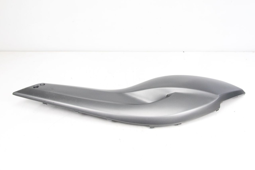 photo de COPERCHIO SOTTO SELLA DESTRO YAMAHA XP T-MAX TMAX 500 (2008 - 2012) - Dettaglio del componente