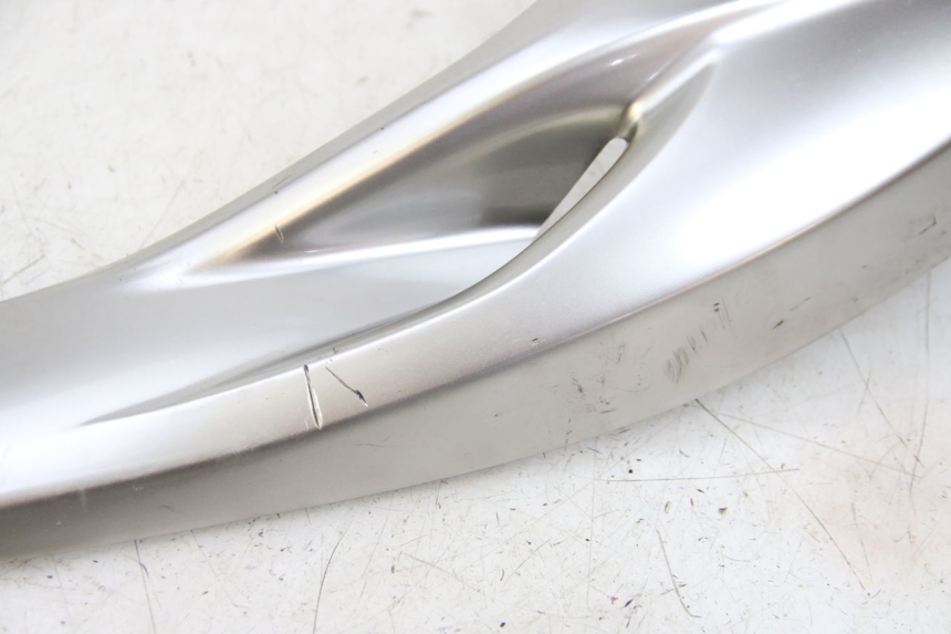 photo de COPERCHIO SOTTO SELLA DESTRO YAMAHA XP T-MAX TMAX 500 (2004 - 2007) - Dettaglio del componente