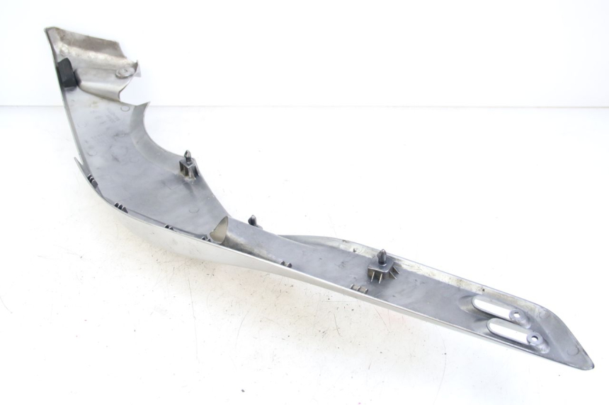 photo de COPERCHIO SOTTO SELLA DESTRO YAMAHA XP T-MAX TMAX 500 (2004 - 2007) - Altra angolazione