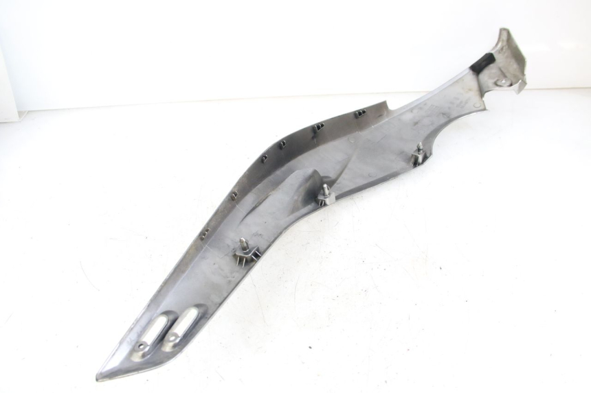 photo de COPERCHIO SOTTO SELLA DESTRO YAMAHA XP T-MAX TMAX 500 (2004 - 2007) - Primo piano tecnico