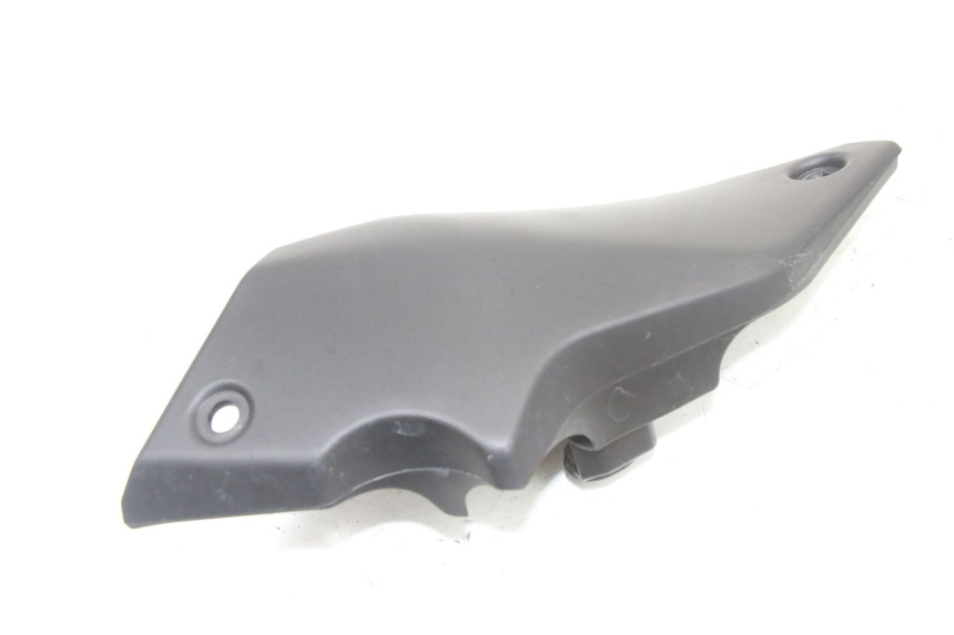 photo de CARENA SOTTO SELLA DESTRA YAMAHA TRACER 7 700 (2020 - 2024) - Dettaglio del componente