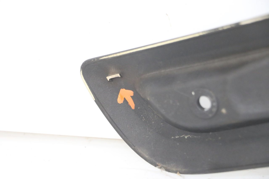 photo de CARENA SOTTO SELLA DESTRA YAMAHA X-MAX XMAX ABS 250 (2010 - 2014) - Primo piano tecnico