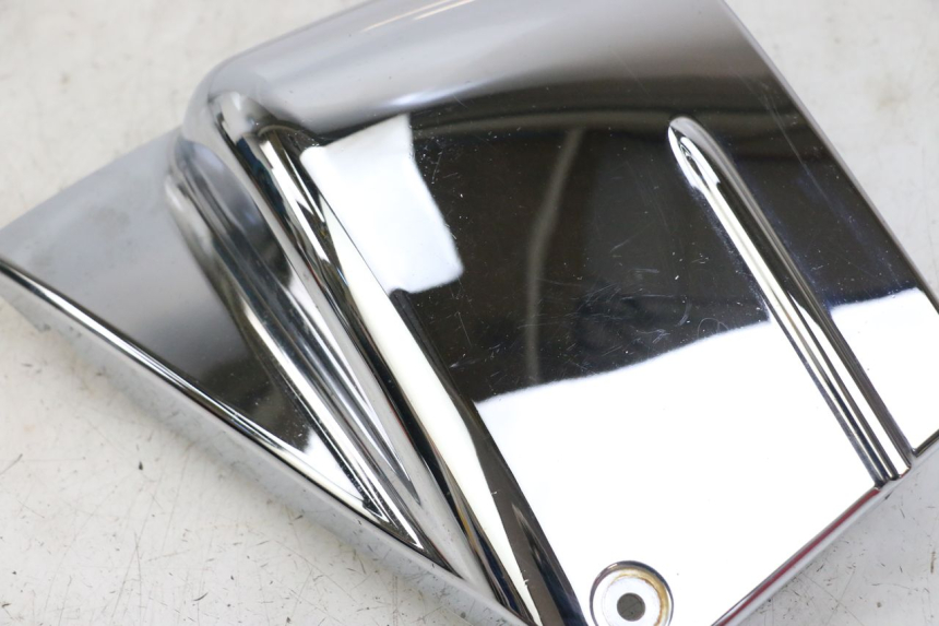 photo de CARENA SOTTO SELLA DESTRA YAMAHA XVS DRAG STAR DRAGSTAR 650 (1997 - 2007) - Primo piano tecnico