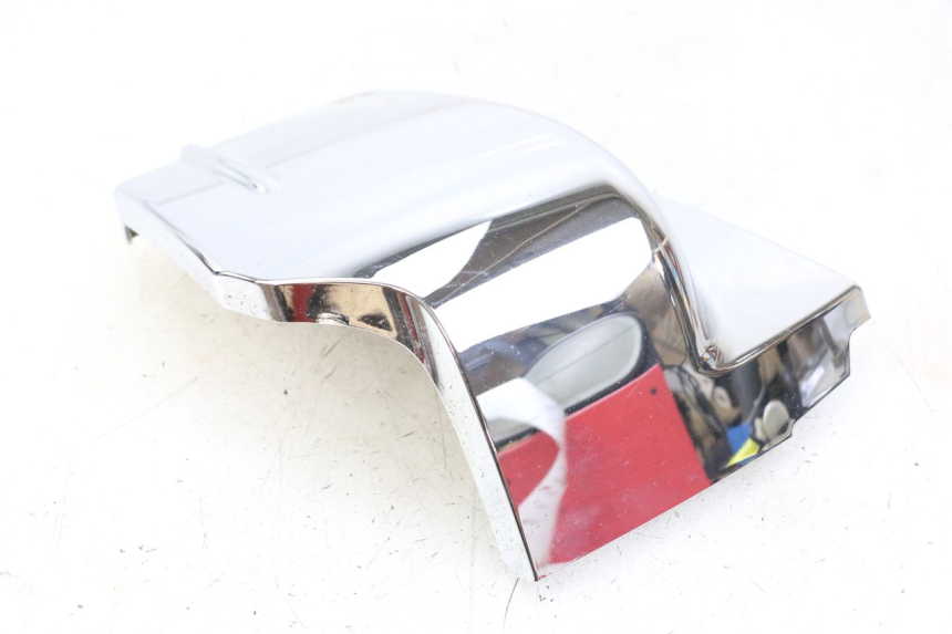 photo de CARENA SOTTO SELLA DESTRA YAMAHA XVS DRAG STAR DRAGSTAR 650 (1997 - 2007) - Stato della superficie e materiale