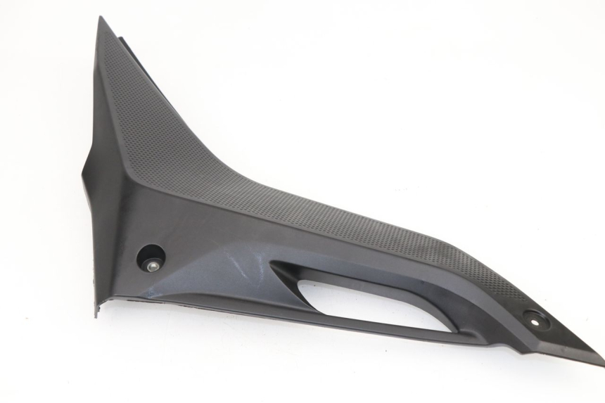 photo de COPERCHIO SOTTO SELLA DESTRO YAMAHA YZF R 125 (2008 - 2013) - Dettaglio del componente
