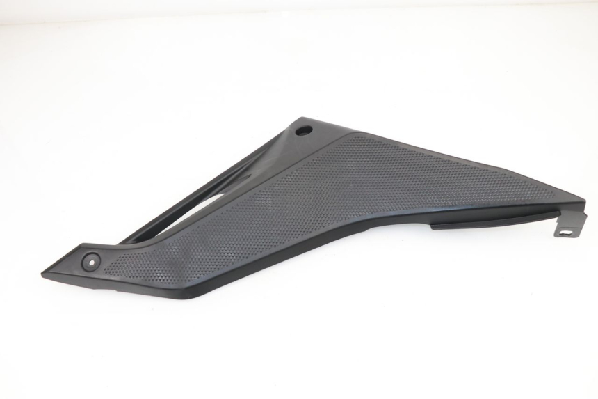 photo de COPERCHIO SOTTO SELLA DESTRO YAMAHA YZF R 125 (2008 - 2013) - Zoom sullo stato d'uso