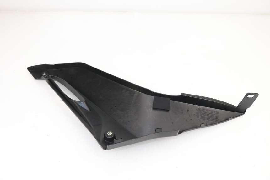 photo de COPERCHIO SOTTO SELLA DESTRO YAMAHA YZF R 125 (2008 - 2013) - Altra angolazione