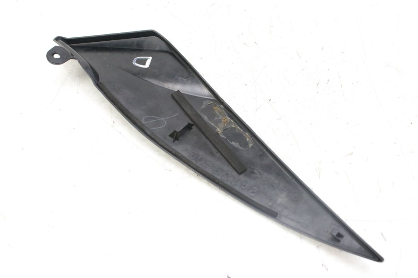 photo de COPERCHIO SOTTO SELLA DESTRO YAMAHA YZF R1 1000 (2007 - 2008) - Zoom sullo stato d'uso