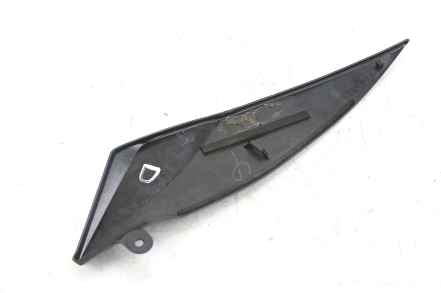 photo de COPERCHIO SOTTO SELLA DESTRO YAMAHA YZF R1 1000 (2007 - 2008) - Altra angolazione