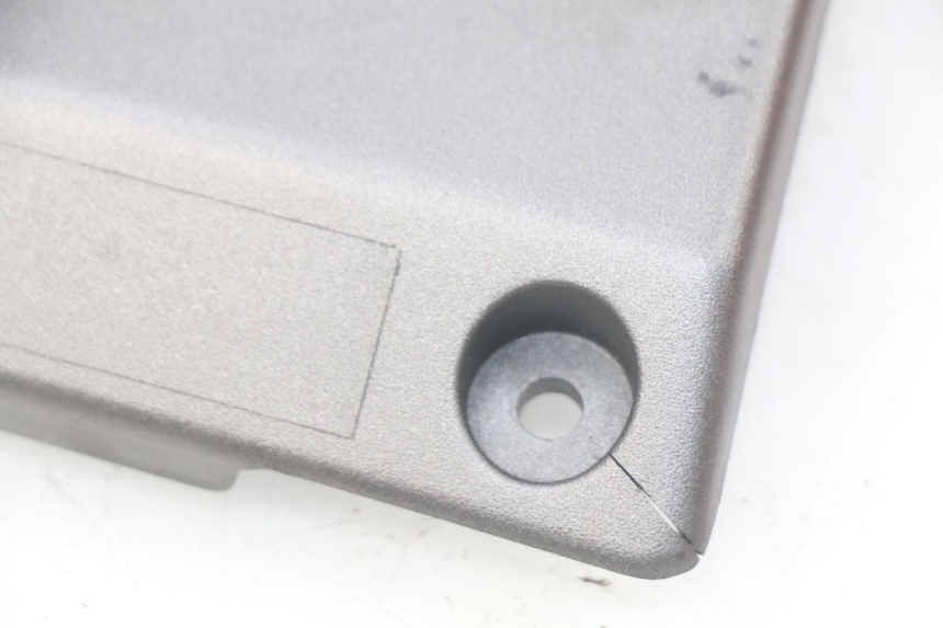 photo de CACHE SOTTO SELLA DESTRO KAWASAKI Z S 750 (2003 - 2006) - Altra angolazione