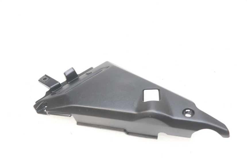 photo de COPERCHIO SOTTO SELLA DESTRO KAWASAKI Z 650 (2016 - 2019) - Primo piano tecnico