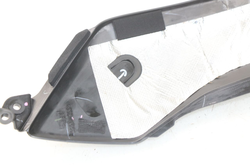 photo de COPERCHIO SOTTO SELLA DESTRO KAWASAKI Z Z900 900 (2017 - 2019) - Zoom sullo stato d'uso