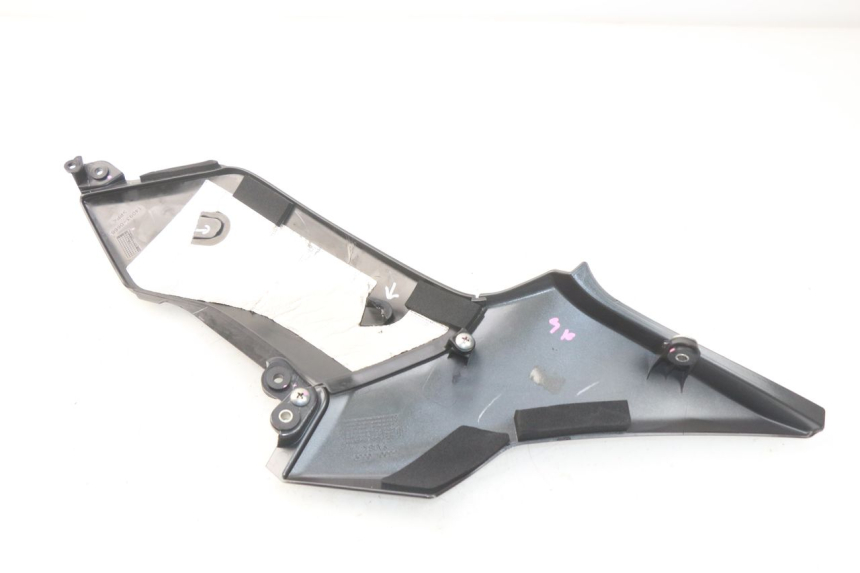 photo de COPERCHIO SOTTO SELLA DESTRO KAWASAKI Z Z900 900 (2017 - 2019) - Primo piano tecnico