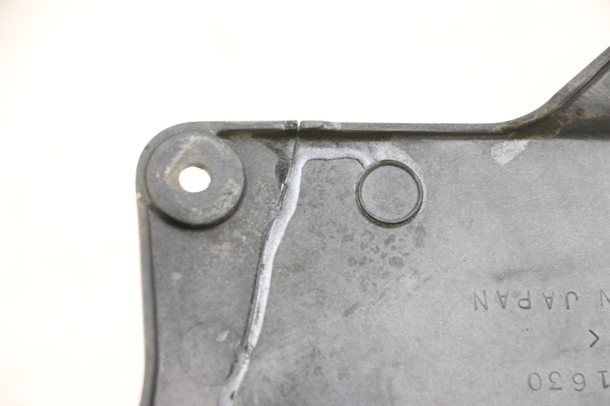 photo de CARENA SOTTO SELLA DESTRA KAWASAKI ZR 7 750 (1999 - 2004) - Caratteristiche distintive