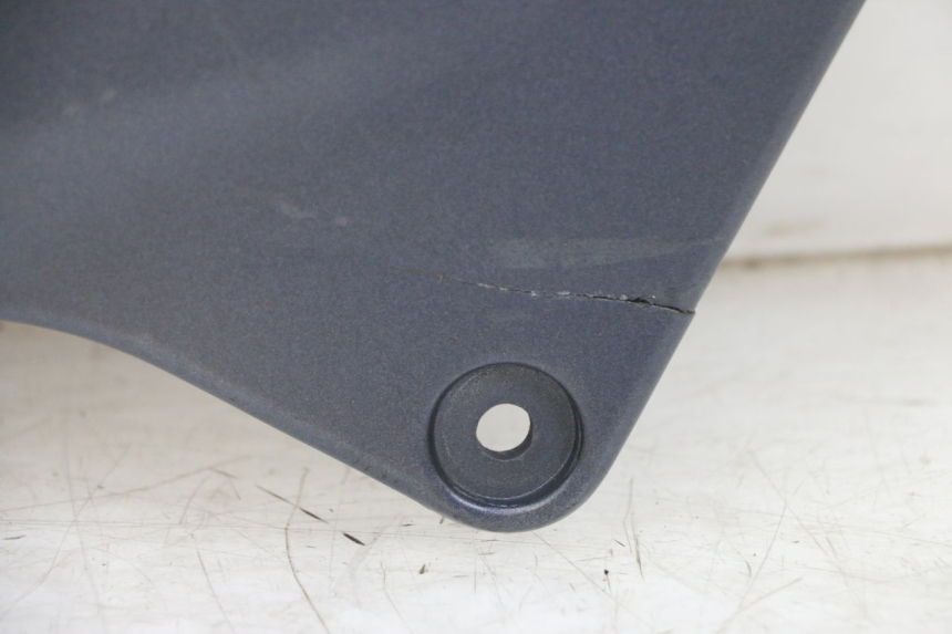 photo de CARENA SOTTO SELLA DESTRA KAWASAKI ZR 7 750 (1999 - 2004) - Ispezione visiva dettagliata